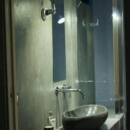 Luccastay 18 * Lucca