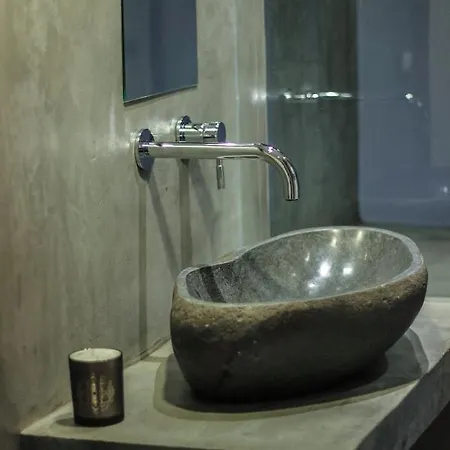 Luccastay 18 * Lucca